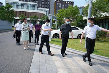 烈日炎炎，領導送信心|閔行區委委員、區人民檢察院黨組書記、檢察長胡春健帶隊赴寶開智能開展大走訪、大排查
