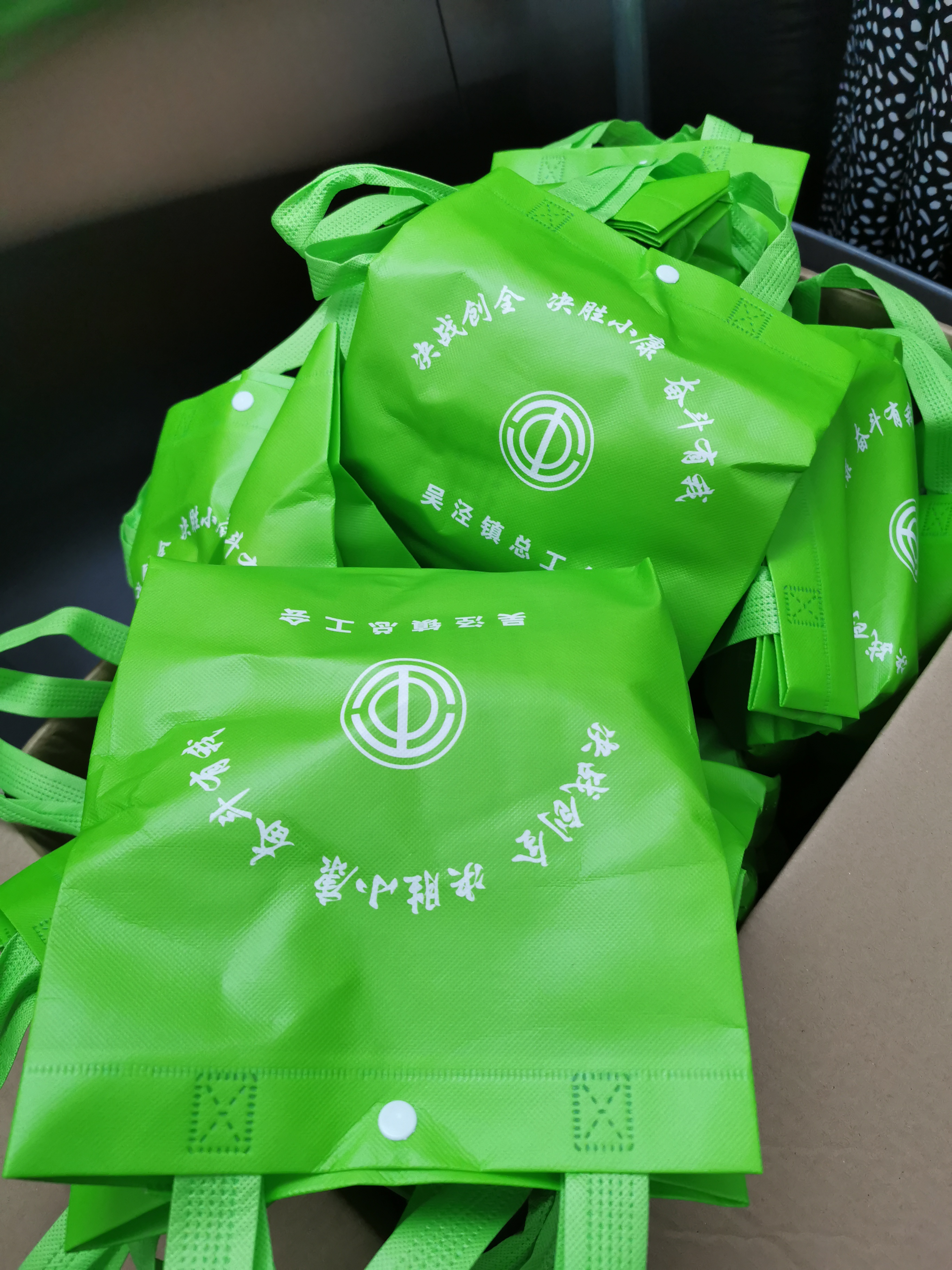 關(guān)愛職工 · 夏送清涼 | 寶開工會赴一線送清涼，致敬高溫下的堅守