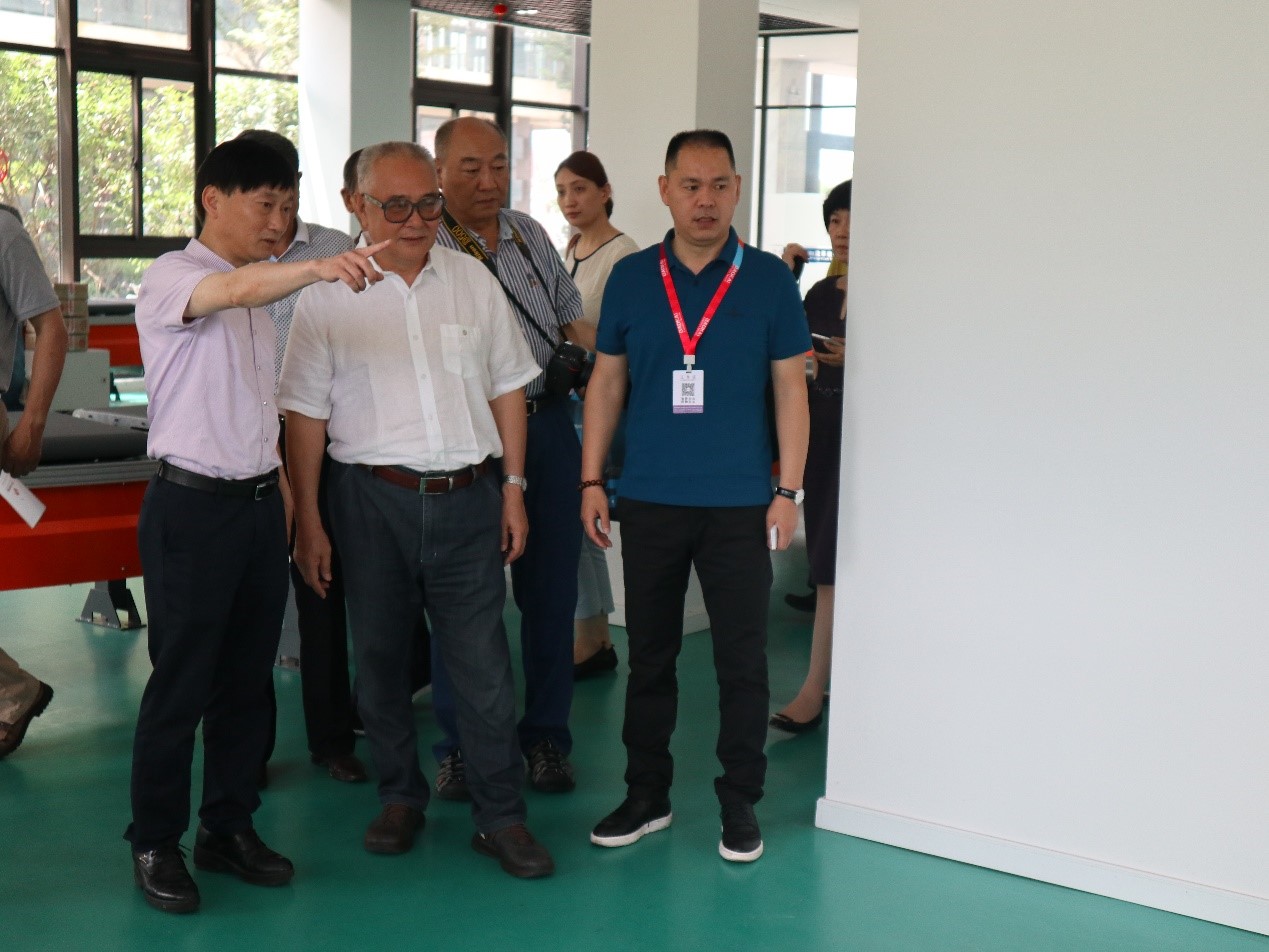 新聞 | 無錫市原政協領導、吳涇鎮黨委領導一行蒞臨寶開參觀考察