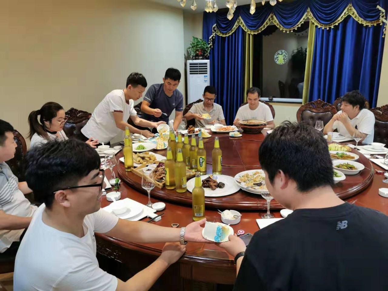 夏送清涼，集體慶生，慰問一線 | 致我們的一線伙伴：辛苦了！